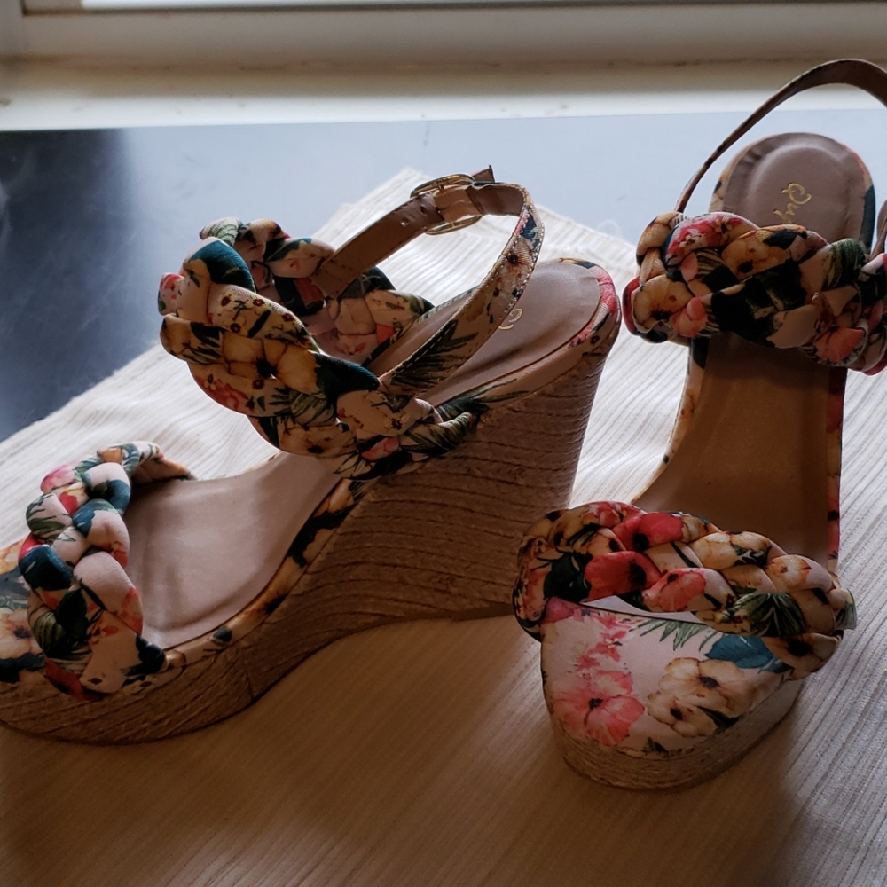 Wedge platform